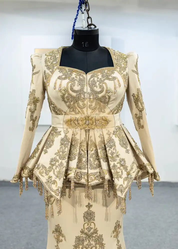 beige karakou avec jupe