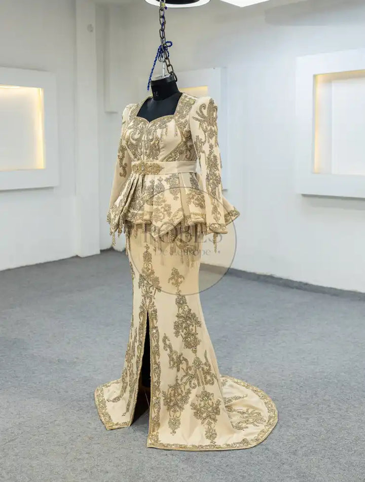 beige karakou avec jupe