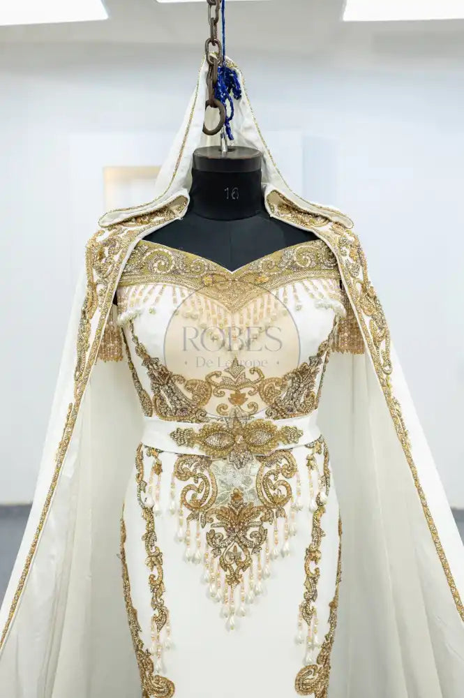 blanc badroune avec barnous (2192)