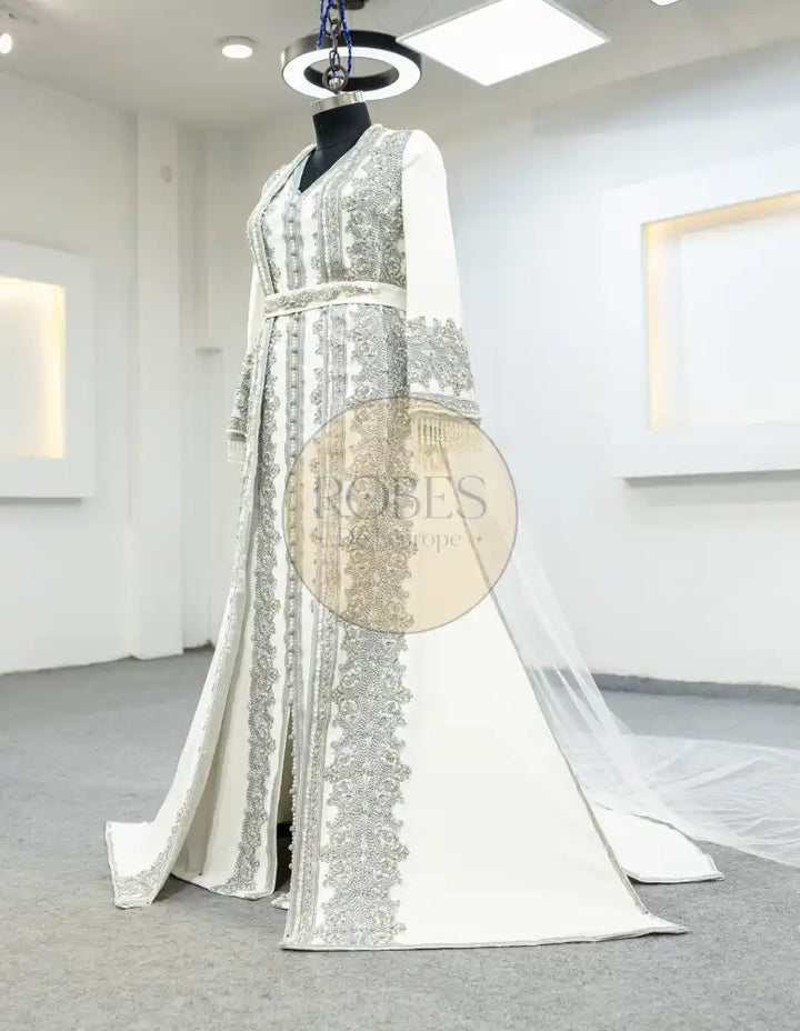 Blanc Takshita (MRV_0380)