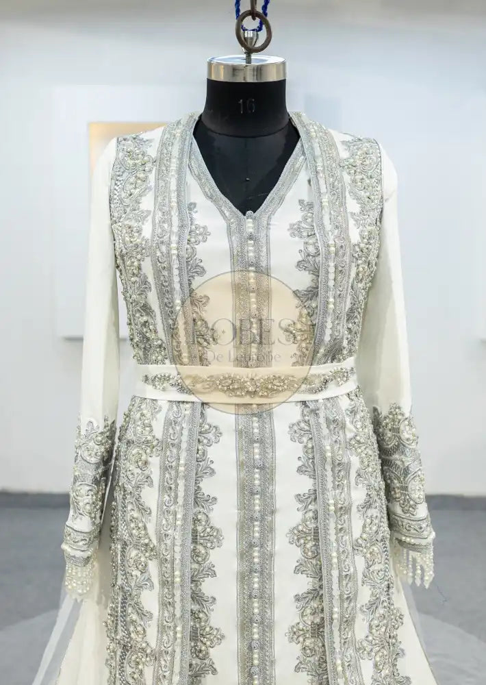 Blanc Takshita (MRV_0380)