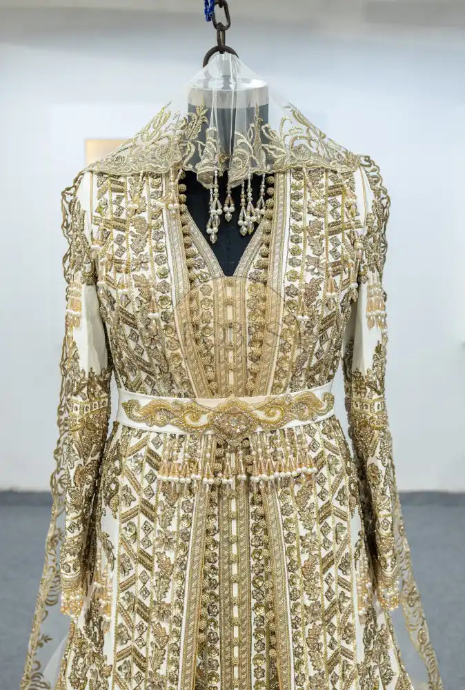 Blanc Takshita (MRV_1057)