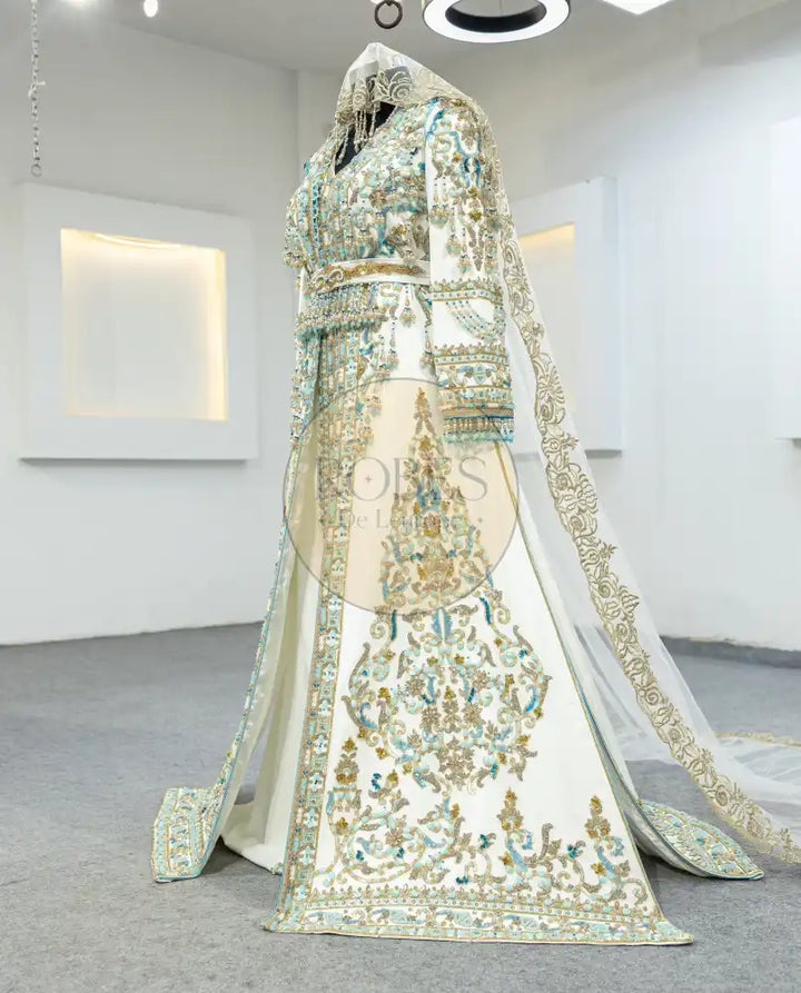 Blanc Takshita (MRV_1082)