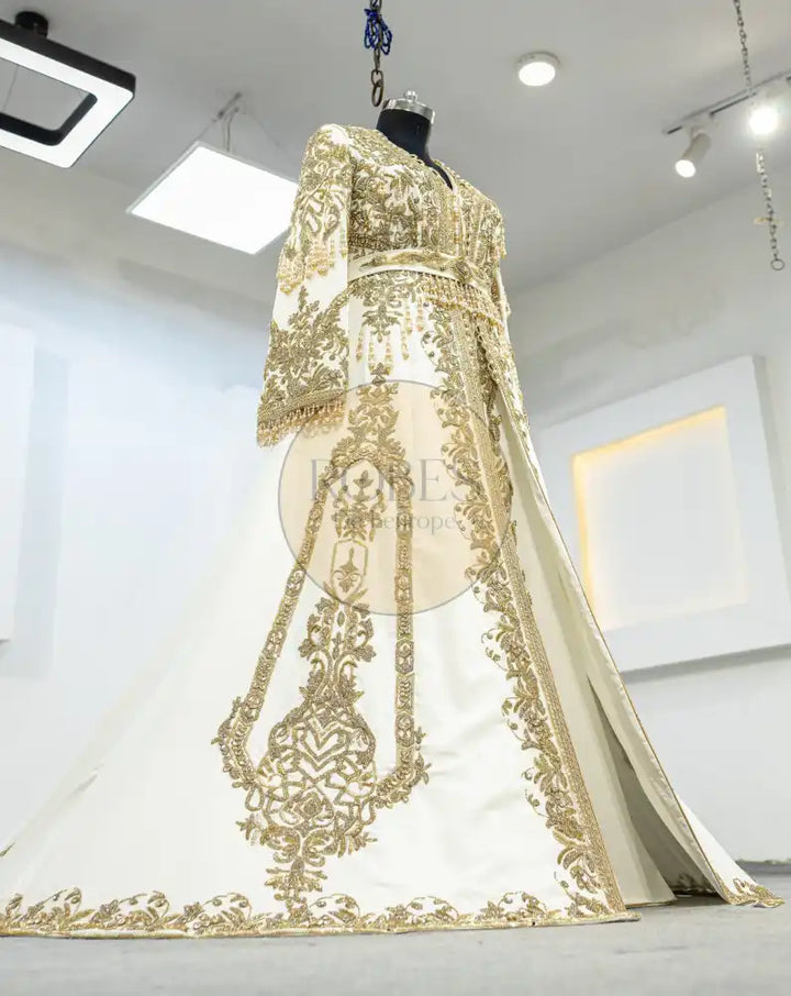 Blanc Takshita (MRV_1902)