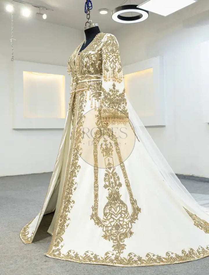 Blanc Takshita (MRV_1902)