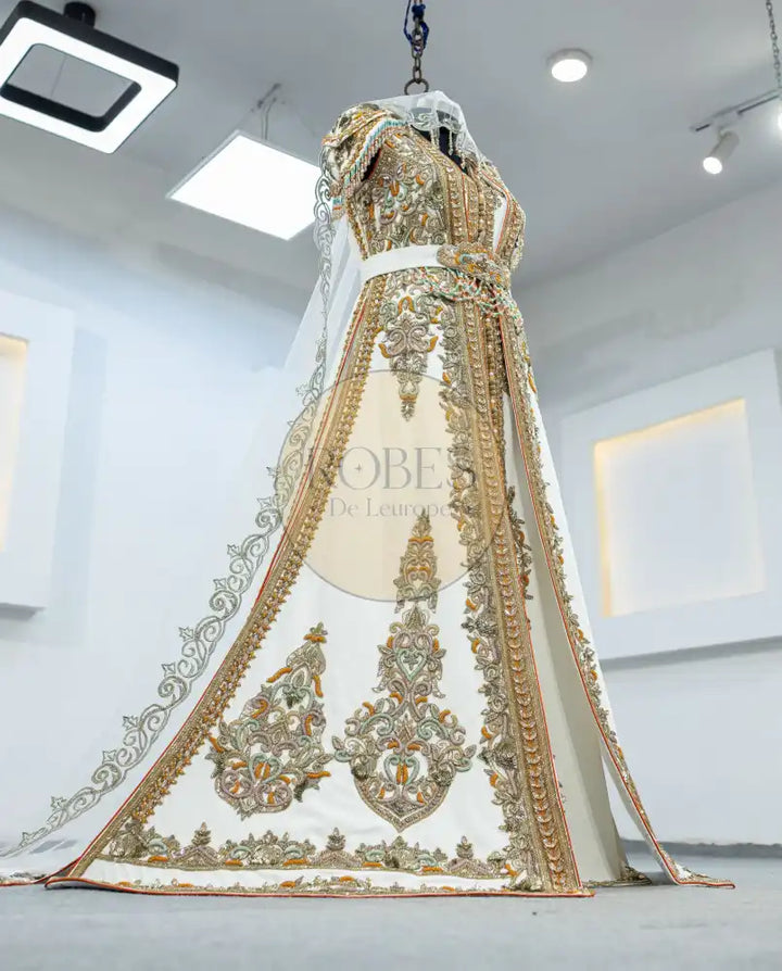 Blanc Takshita (MRV_3583)