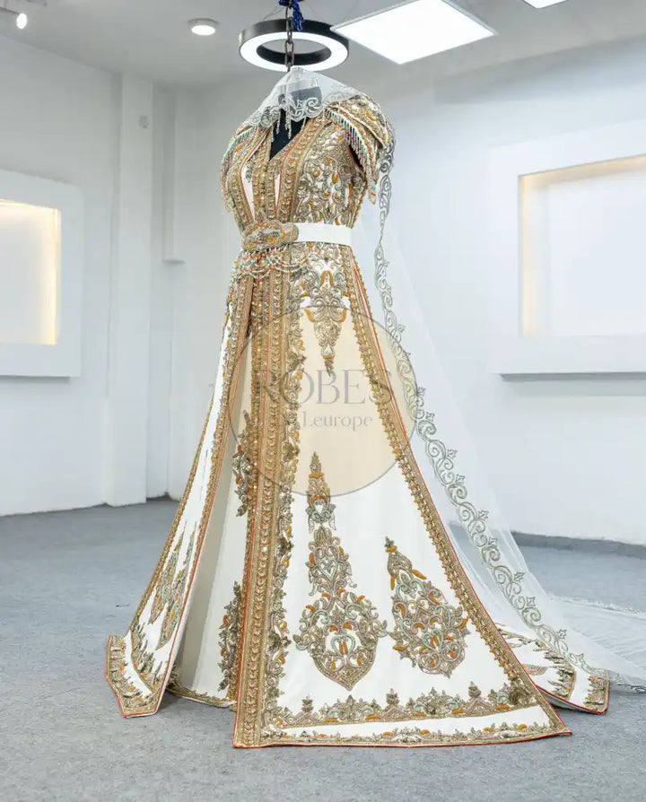 Blanc Takshita (MRV_3583)