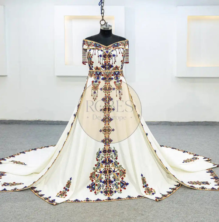 kabyle avec surjupr et cape (MRV_1930)