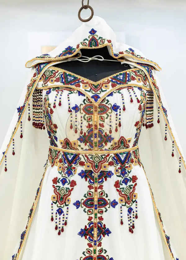 kabyle avec surjupr et cape (MRV_1930)