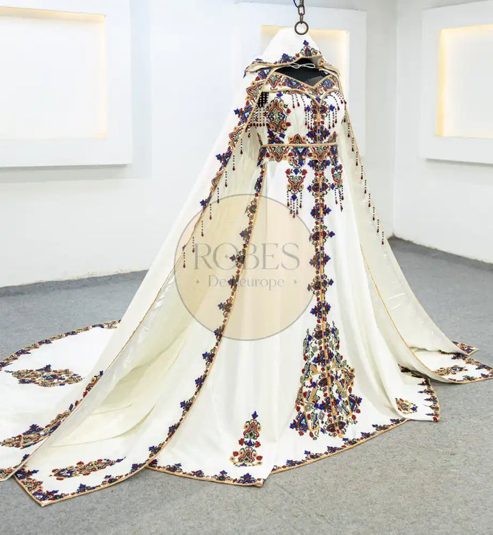 kabyle avec surjupr et cape (MRV_1930)