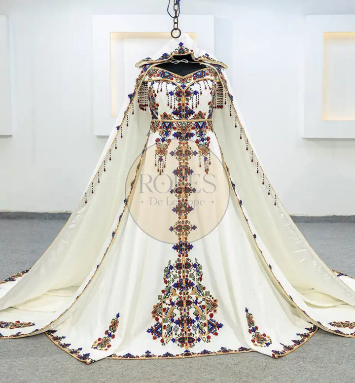 kabyle avec surjupr et cape (MRV_1930)