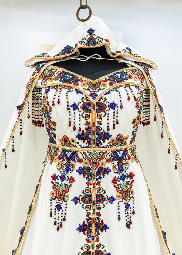 kabyle avec surjupr et cape (MRV_1930)