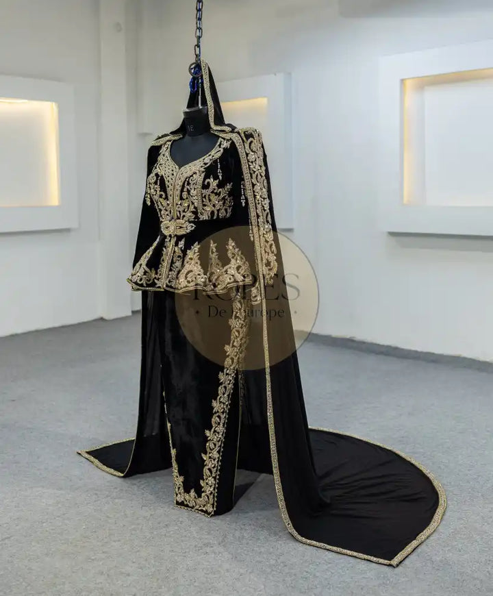 Noir Karakou plus Cape (MRV_1548)