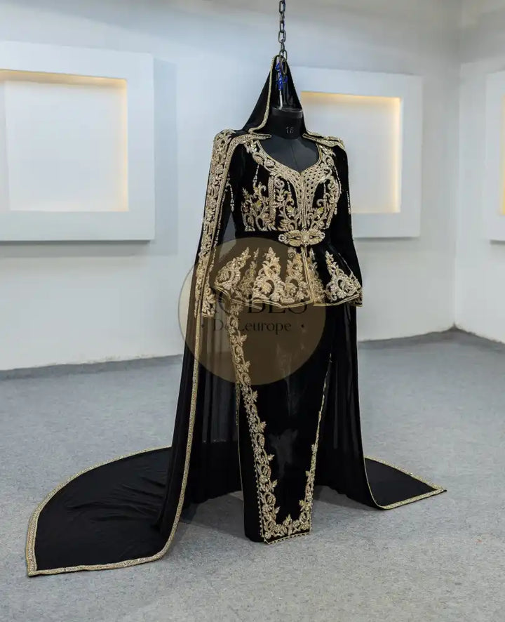 Noir Karakou plus Cape (MRV_1548)