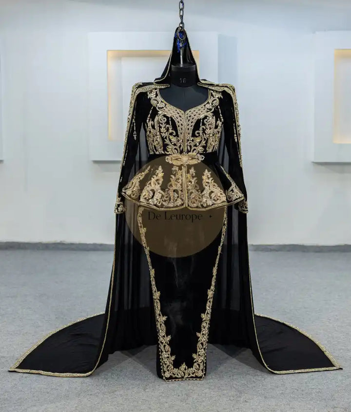 Noir Karakou plus Cape (MRV_1548)