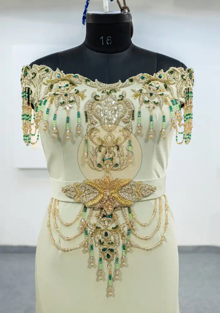 Olive Forgani (3030)