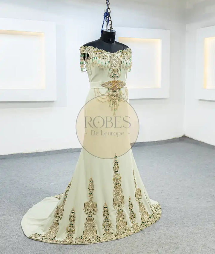 Olive Forgani (3030)