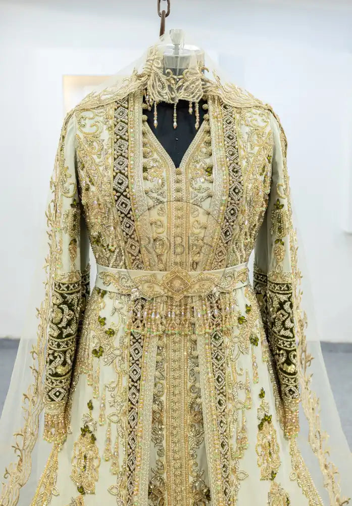 Olive Takshita (2052)