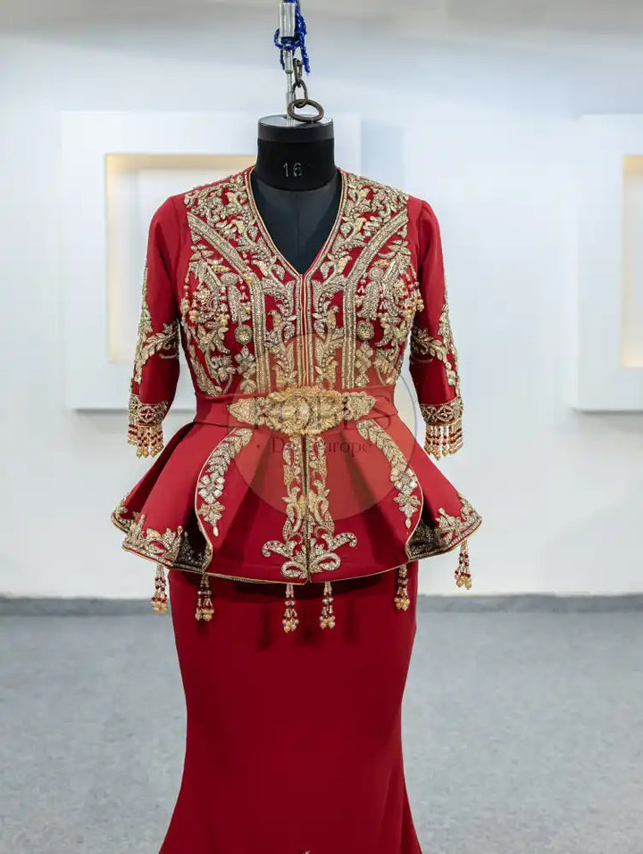 Rouge Karakou avec Jupe (MRV_1146)