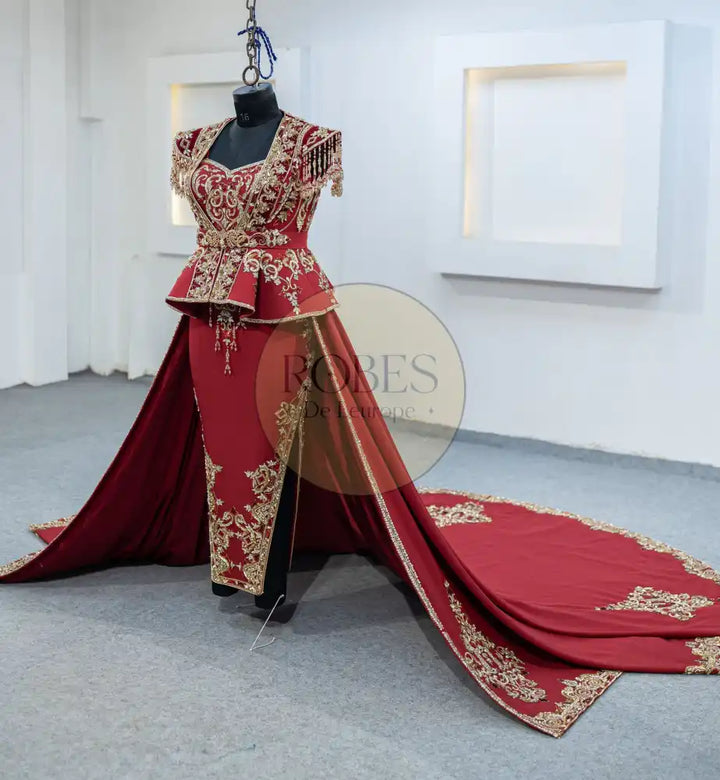 rouge karakou plus surjupe